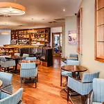 Pembroke Hotel