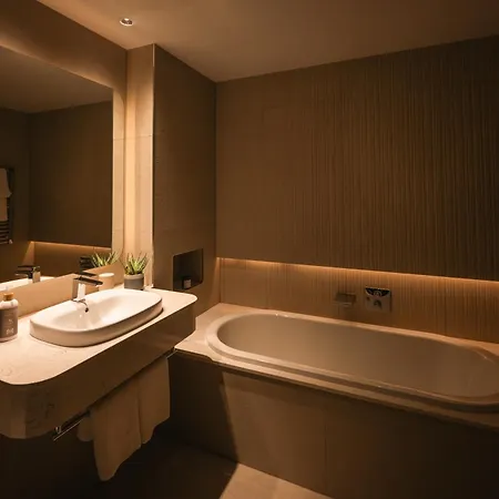 Pembroke מלון 4*