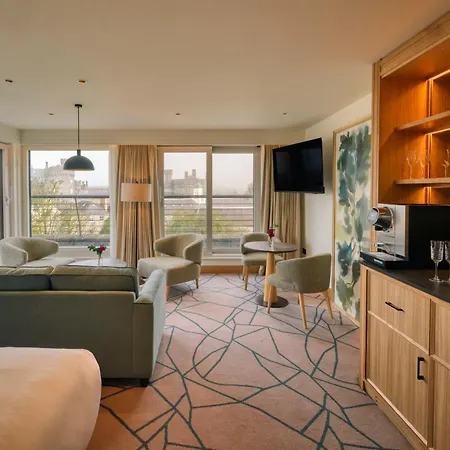 מלון Pembroke 4*