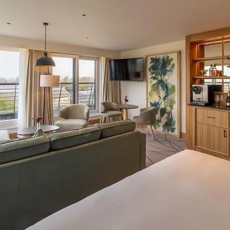 Pembroke 4*