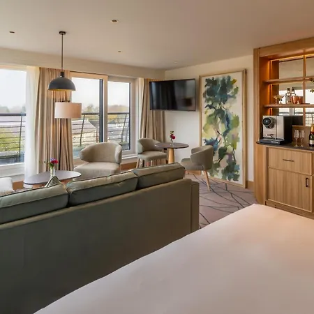 Pembroke 4*