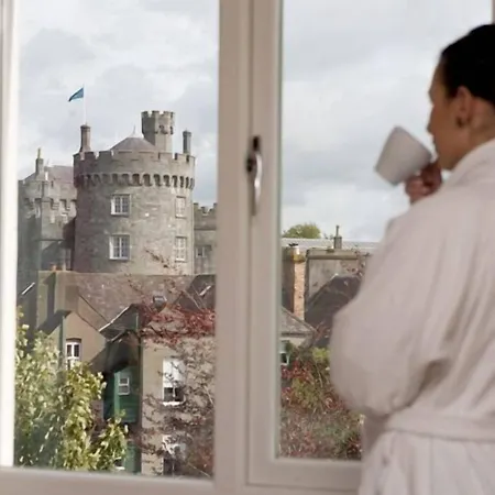 מלון Pembroke 4*