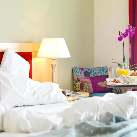 Pembroke Hotel 4*